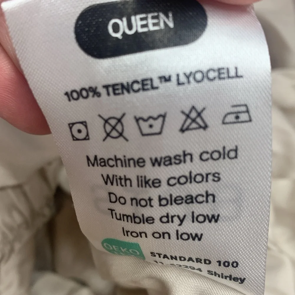 SIJO Full/ queen sheet set of 2 1 queen fitted one full/ queen flat new